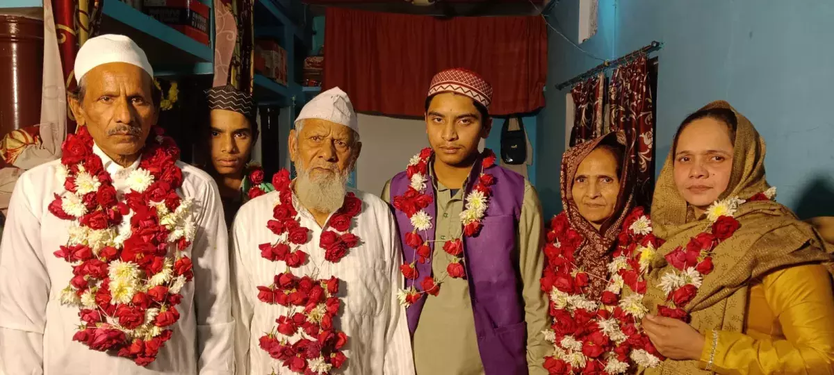 Shahjahanpur: मुकद्दस सफर ए उमरा के लिए श्रद्धालु यात्रा शुरू
