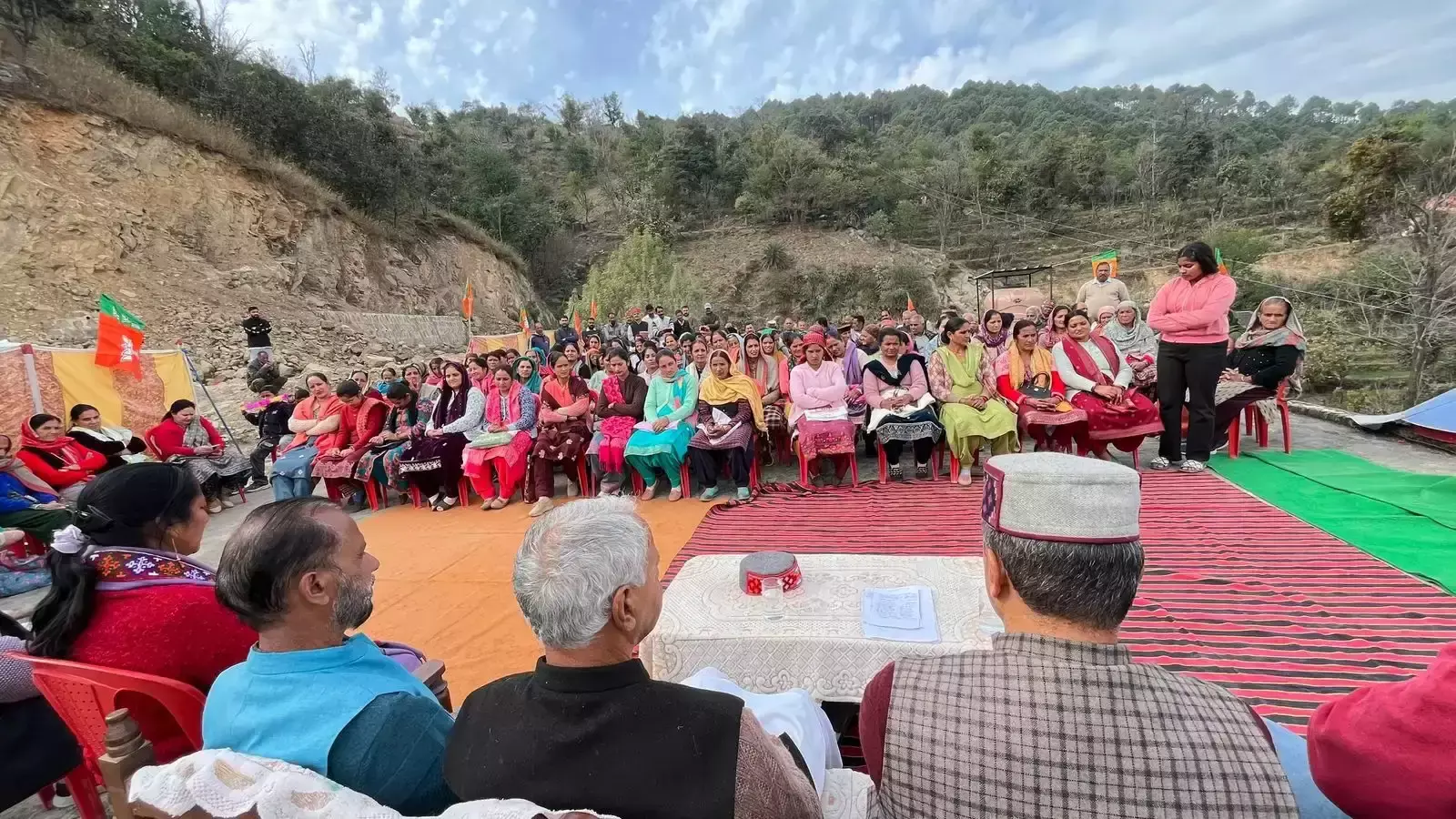 Mandi: महिला सम्मेलन में ठाकुर महेंद्र सिंह ने प्रदेश सरकार को घेरा Mandi: महिला सम्मेलन में ठाकुर महेंद्र सिंह ने प्रदेश सरकार को घेरा