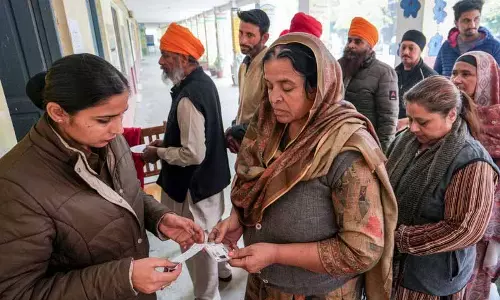 हिंसा की छिटपुट घटनाओं के बीच Punjab के ग्रामीण निकाय चुनावों में सिर्फ 48% मतदान हुआ हिंसा की छिटपुट घटनाओं के बीच Punjab के ग्रामीण निकाय चुनावों में सिर्फ 48% मतदान हुआ