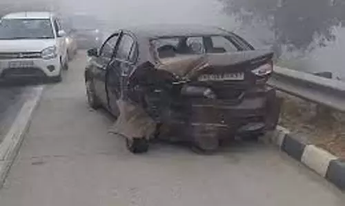 Greater Noida: ईस्टर्न पेरीफेरल एक्सप्रेसवे पर 14 गाड़ियां आपस में टकराईं, 4 घायल Greater Noida: ईस्टर्न पेरीफेरल एक्सप्रेसवे पर 14 गाड़ियां आपस में टकराईं, 4 घायल