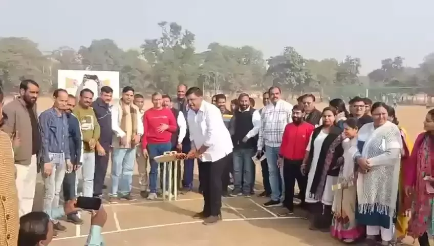 Alwar: अलवर में सांसद खेल उत्सव क्रिकेट प्रतियोगिता लगी शुरू Alwar: अलवर में सांसद खेल उत्सव क्रिकेट प्रतियोगिता लगी शुरू