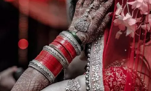 Hooghly: युवती ने दूल्हे पर शादी में धोखा देने का आरोप लगाया Hooghly: युवती ने दूल्हे पर शादी में धोखा देने का आरोप लगाया