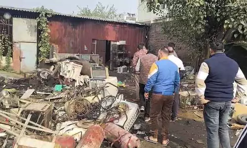 Santokhpura में कबाड़ गोदाम में धमाके में एक की मौत