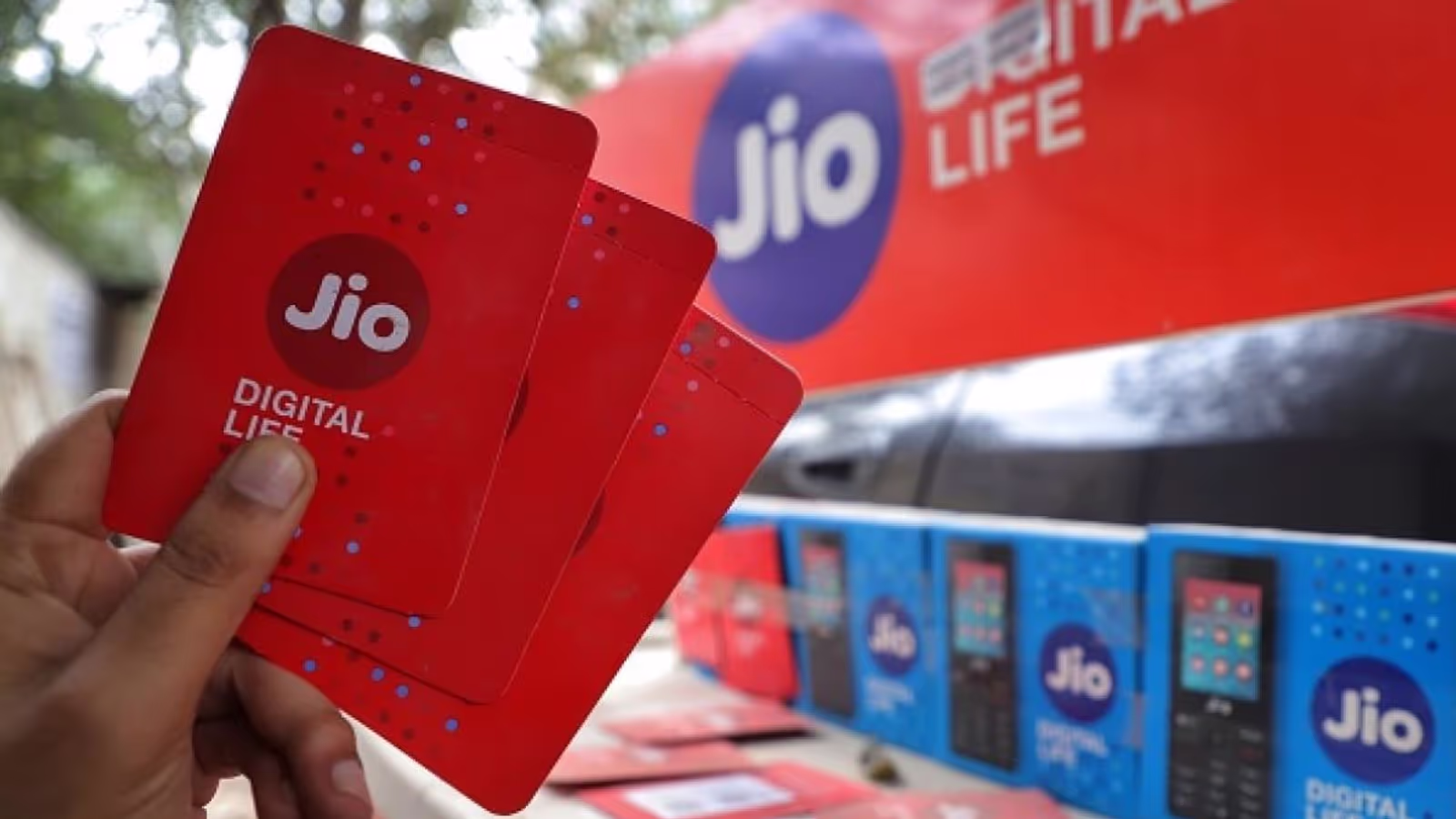 New Delhi: Jio का न्यू ईयर धमाका, तीन प्लान में जबर्दस्त ऑफर New Delhi: Jio का न्यू ईयर धमाका, तीन प्लान में जबर्दस्त ऑफर