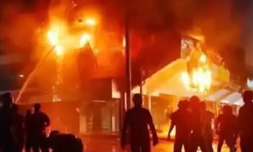 Purulia: बस स्टैंड पर लगी आग, दुकानदारों में हड़कंप Purulia: बस स्टैंड पर लगी आग, दुकानदारों में हड़कंप