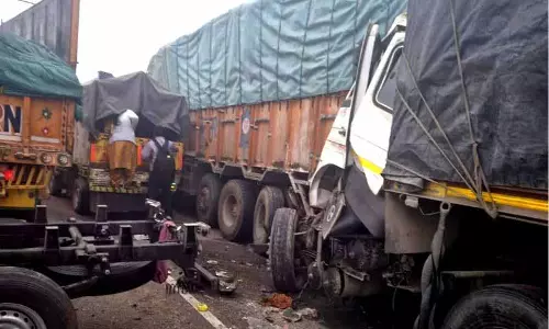 Rohtak में घने कोहरे के कारण गाड़ियों की भीषण टक्कर, 2 लोगों की मौत, 24 घायल