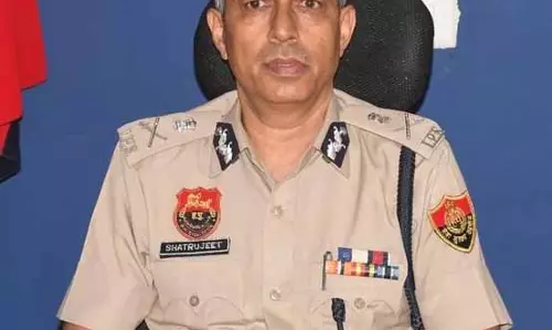 छुट्टी पर चल रहे DGP Shatrujeet Kapoor का तबादला, ओपी सिंह संभालेंगे कार्यभार