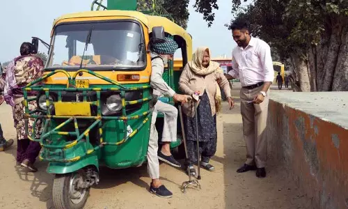 Ludhiana district में बुजुर्ग लोकतंत्र को ज़िंदा रखे हुए हैं, युवा विदेश जा रहे हैं Ludhiana district में बुजुर्ग लोकतंत्र को ज़िंदा रखे हुए हैं, युवा विदेश जा रहे हैं