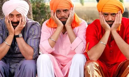 Yamla Pagla Deewana धर्मेंद्र को श्रद्धांजलि के रूप में सिनेमाघरों में फिर से रिलीज होने के लिए तैयार Yamla Pagla Deewana धर्मेंद्र को श्रद्धांजलि के रूप में सिनेमाघरों में फिर से रिलीज होने के लिए तैयार