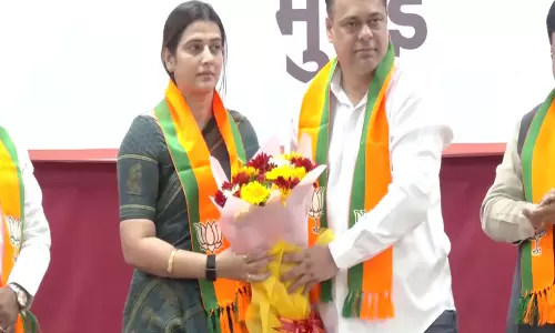 शिवसेना (यूबीटी) नेता और पूर्व BMC पार्षद तेजस्वी अभिषेक घोसालकर बीजेपी में शामिल हो गए