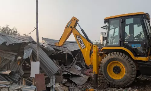 Gurugram: अवैध निर्माण पर बड़ा एक्शन, बुलडोजर तैयार