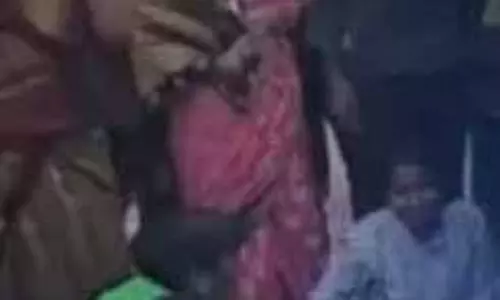 Dharamshala में झड़प के बाद राजनीतिक बयानबाजी, दोनों पक्षों ने धरना दिया Dharamshala में झड़प के बाद राजनीतिक बयानबाजी, दोनों पक्षों ने धरना दिया