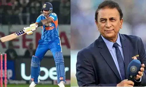 Gavaskar ने सूर्यकुमार को कुछ दिनों के लिए अपना पिक-अप शॉट रोकने की सलाह दी Gavaskar ने सूर्यकुमार को कुछ दिनों के लिए अपना पिक-अप शॉट रोकने की सलाह दी