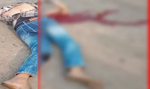 रायपुर में ट्रक की चपेट में आने से दो बाइक सवार युवकों की मौत रायपुर में ट्रक की चपेट में आने से दो बाइक सवार युवकों की मौत