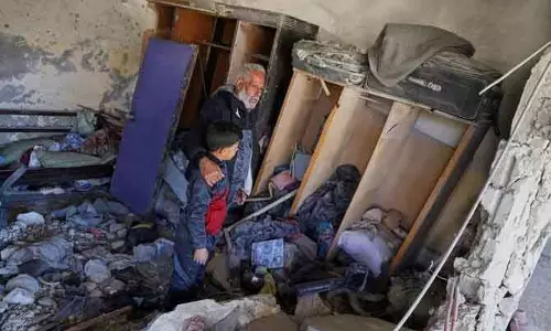 दक्षिण-पश्चिम सीरिया में Israeli छापे में 13 ग्रामीणों की मौत, तनाव बढ़ा दक्षिण-पश्चिम सीरिया में Israeli छापे में 13 ग्रामीणों की मौत, तनाव बढ़ा