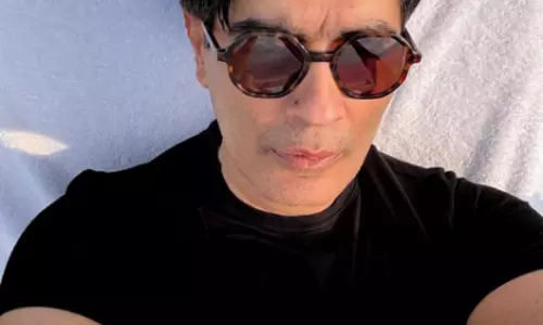 Manish Malhotra ने समुद्र तट पर लिया दुर्लभ ब्रेक Manish Malhotra ने समुद्र तट पर लिया दुर्लभ ब्रेक