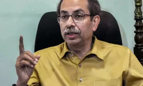 Uddhav Sena ने एक तीखे पत्र में राज्य चुनाव आयुक्त की आलोचना की Uddhav Sena ने एक तीखे पत्र में राज्य चुनाव आयुक्त की आलोचना की