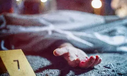 Narmadapuram: ट्रक की टक्कर से महिला की मौत, बच्ची घायल Narmadapuram: ट्रक की टक्कर से महिला की मौत, बच्ची घायल
