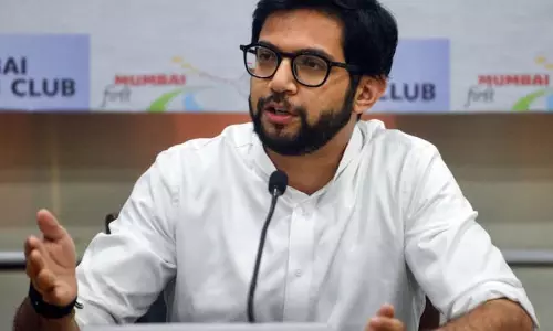 Aaditya Thackeray ने बहनों की सैलरी और किसानों की कर्जमाफी को लेकर सरकार की आलोचना की Aaditya Thackeray ने बहनों की सैलरी और किसानों की कर्जमाफी को लेकर सरकार की आलोचना की