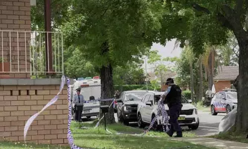 Sydney बोंडी बीच गोलीबारी: पड़ोसियों ने सीधे देखी पुलिस की कार्रवाई, पिता की मौत, बेटा गंभीर Sydney बोंडी बीच गोलीबारी: पड़ोसियों ने सीधे देखी पुलिस की कार्रवाई, पिता की मौत, बेटा गंभीर