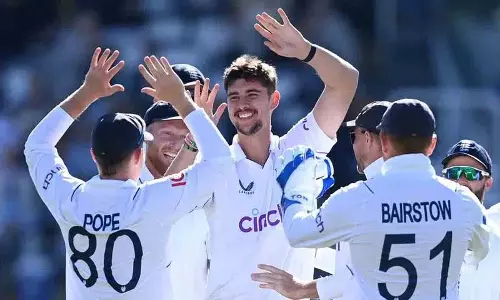 क्या England एडिलेड में जीतेगा? क्या एक युवा तेज़ गेंदबाज़ के आने से बोनी को फायदा होगा? क्या England एडिलेड में जीतेगा? क्या एक युवा तेज़ गेंदबाज़ के आने से बोनी को फायदा होगा?