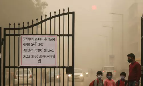 Air pollution: 5वीं तक की ऑफलाइन क्लास सस्पेंड Air pollution: 5वीं तक की ऑफलाइन क्लास सस्पेंड
