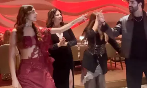 BB19: फरहाना भट्ट और कुनिका के बेटे अयान लाल का आई-कॉन्टैक्ट डांस हिट BB19: फरहाना भट्ट और कुनिका के बेटे अयान लाल का आई-कॉन्टैक्ट डांस हिट