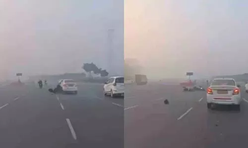 Gurugram Crash: अचानक लेन बदलने पर बाइकर ने कैब को टक्कर मारी, वीडियो वायरल Gurugram Crash: अचानक लेन बदलने पर बाइकर ने कैब को टक्कर मारी, वीडियो वायरल