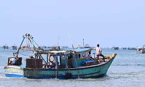 Bangladeshi जहाज से टक्कर के बाद नामखाना ट्रॉलर डूबा