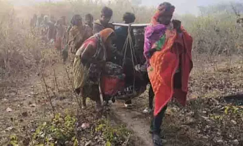 Gumla: सड़क न होने से गर्भवती महिला और अजन्मे बच्चे की मौत