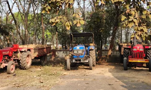 रेत के अवैध परिवहन पर बड़ी कार्रवाई, 9 ट्रैक्टर जब्त