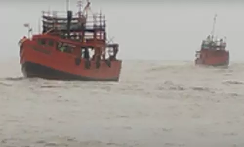 Bengal की खाड़ी में ट्रॉलर पलटा, 5 मछुआरे लापता
