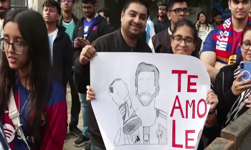 अरुण जेटली स्टेडियम के बाहर Messi के नारे अरुण जेटली स्टेडियम के बाहर Messi के नारे