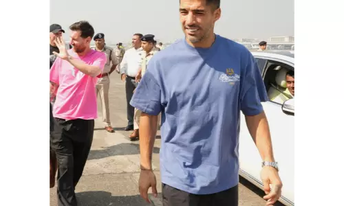 मुंबई हवाई अड्डे ने मेस्सी और Suarez को धन्यवाद कहा मुंबई हवाई अड्डे ने मेस्सी और Suarez को धन्यवाद कहा