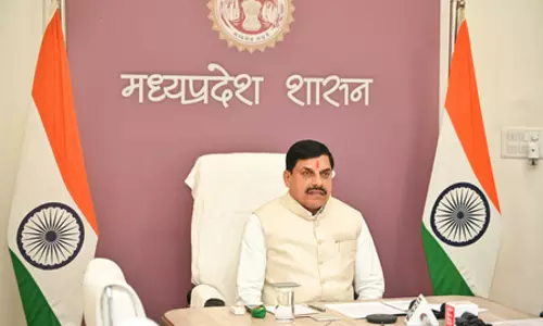 राजा काले और तरुण भट्टाचार्य तानसेन अलंकरण