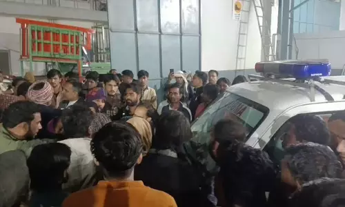 फैक्ट्री में बड़ा हादसा, 20 टन मशीन गिरने से 2 मजदूरों की मौत