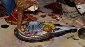 Somwar Puja Vidhi: जानें शिव पूजा के लिए क्यों है सोमवार खास Somwar Puja Vidhi: जानें शिव पूजा के लिए क्यों है सोमवार खास