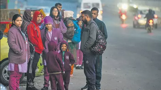 Delhi schools में हाइब्रिड क्लास चल रही हैं क्योंकि AQI गंभीर और उससे भी खराब बना हुआ Delhi schools में हाइब्रिड क्लास चल रही हैं क्योंकि AQI गंभीर और उससे भी खराब बना हुआ