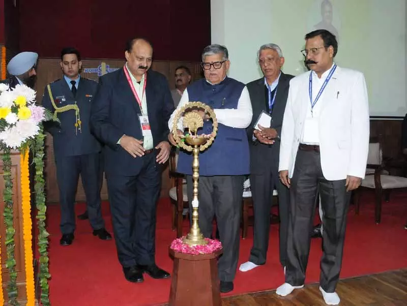 लोकतंत्र को मज़बूत बनाए रखने के लिए मीडिया का स्वतंत्र और ज़िम्मेदार रहना ज़रूरी है: Governor Punjab लोकतंत्र को मज़बूत बनाए रखने के लिए मीडिया का स्वतंत्र और ज़िम्मेदार रहना ज़रूरी है: Governor Punjab