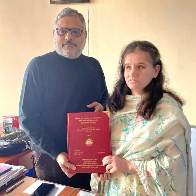 महिला राज्य में PHD पूरी करने वाली पहली दृष्टिबाधित व्यक्ति बनीं महिला राज्य में PHD पूरी करने वाली पहली दृष्टिबाधित व्यक्ति बनीं