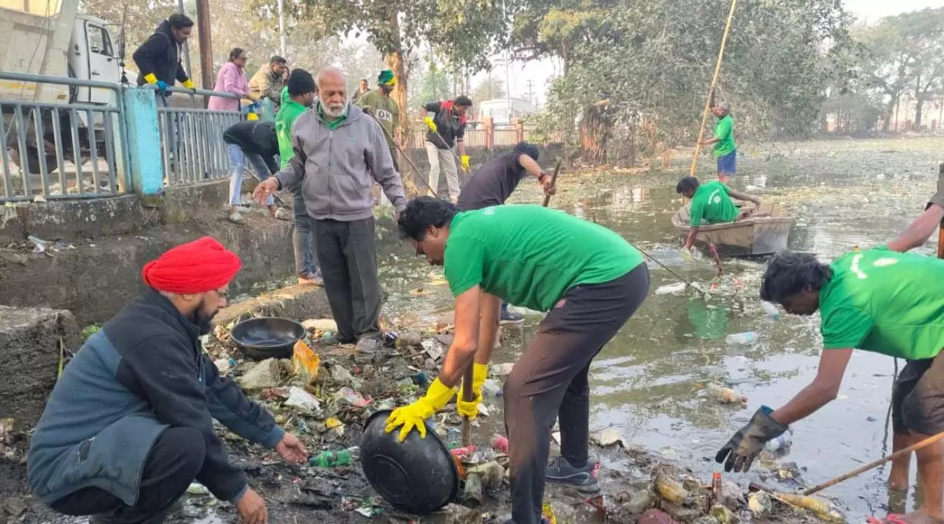 ग्रीन आर्मी का 5वें दिन भी जारी रहा महाराजबंध सफाई अभियान ग्रीन आर्मी का 5वें दिन भी जारी रहा महाराजबंध सफाई अभियान