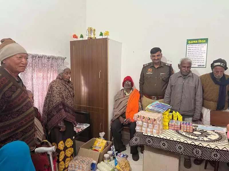 Ambala police ने वृद्धाश्रम को खाना और ज़रूरी सामान दिया Ambala police ने वृद्धाश्रम को खाना और ज़रूरी सामान दिया