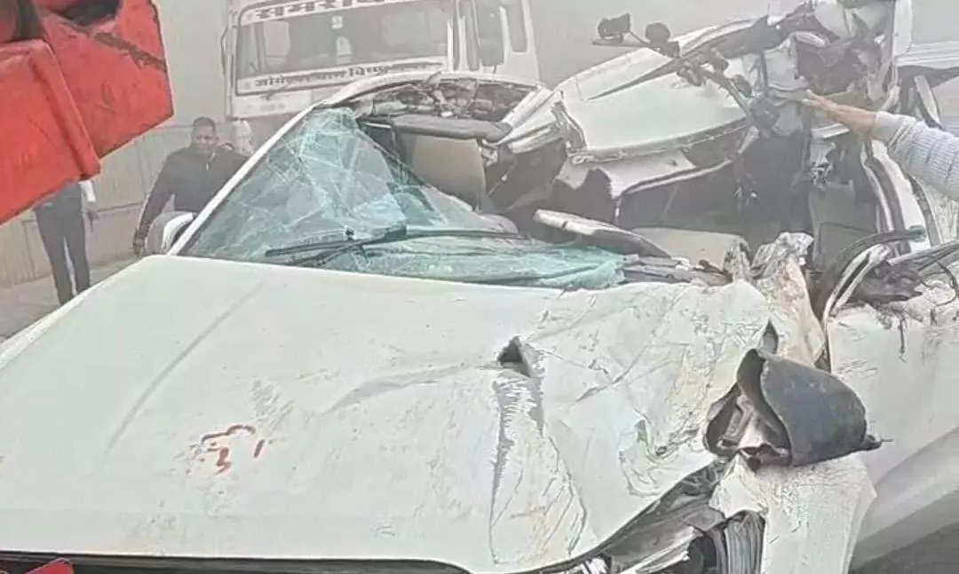 तेज रफ्तार कार की कंटेनर से टक्कर, दो की मौत, एयर बैग भी नहीं बचा पाए जान तेज रफ्तार कार की कंटेनर से टक्कर, दो की मौत, एयर बैग भी नहीं बचा पाए जान
