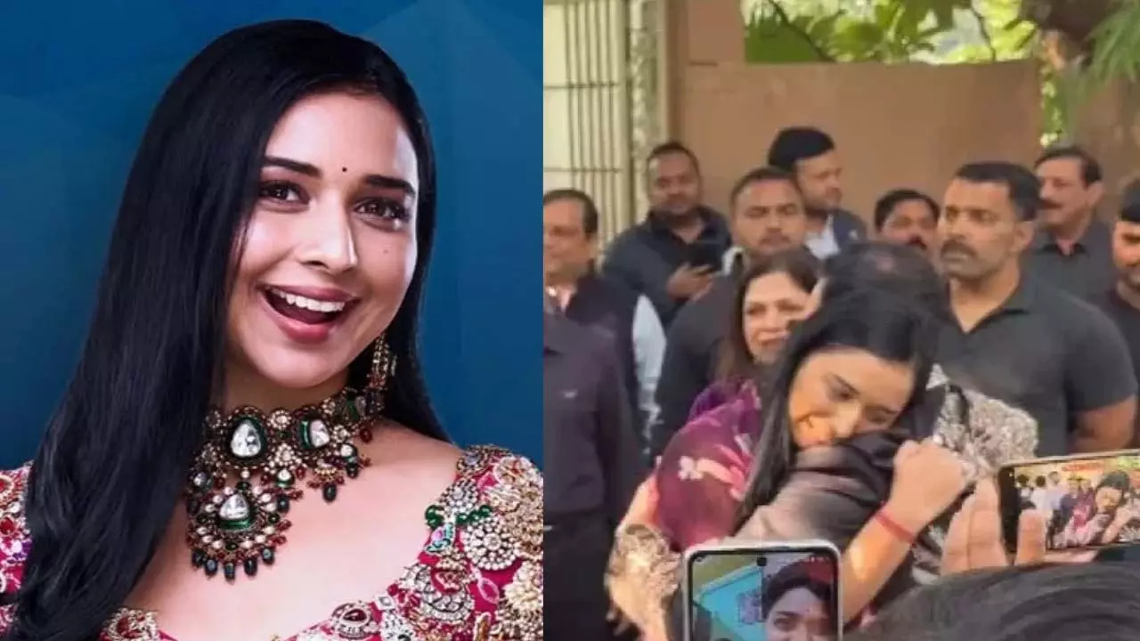 Bigg Boss 19 के बाद तान्या मित्तल का परिवार के साथ भावुक मिलन हुआ Bigg Boss 19 के बाद तान्या मित्तल का परिवार के साथ भावुक मिलन हुआ