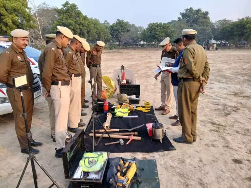 Haryana: हिसार पुलिसकर्मियों को प्रभावी जांच के लिए ज़रूरी स्किल्स की ट्रेनिंग दी गई Haryana: हिसार पुलिसकर्मियों को प्रभावी जांच के लिए ज़रूरी स्किल्स की ट्रेनिंग दी गई