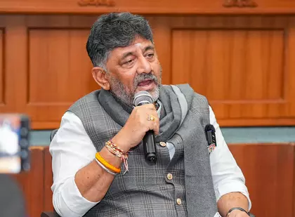 Rahul और सोनिया गांधी से मुलाकात पर शिवकुमार ने कहा कि सभी बातें होंगी Rahul और सोनिया गांधी से मुलाकात पर शिवकुमार ने कहा कि सभी बातें होंगी