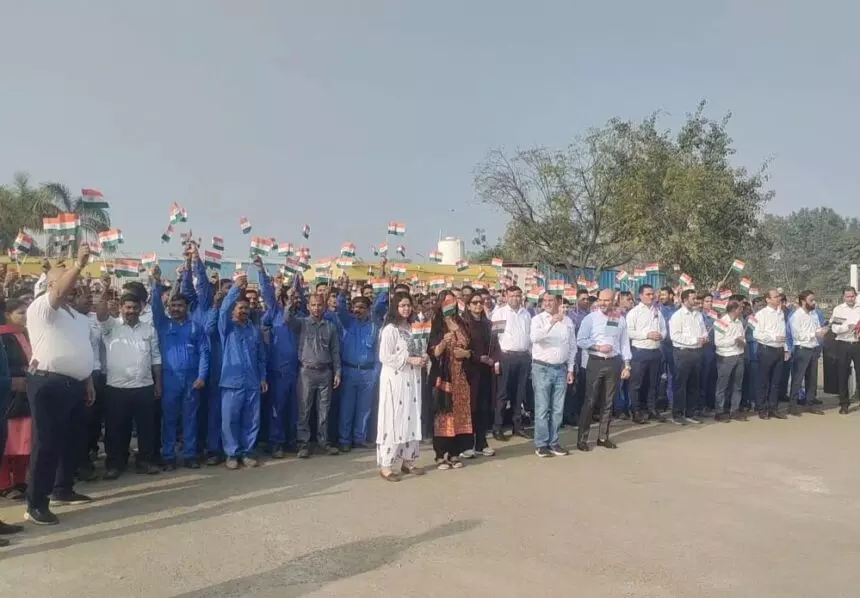 Raisen: मंडीदीप में हाई टेंशन लाइन को लेकर विरोध प्रदर्शन Raisen: मंडीदीप में हाई टेंशन लाइन को लेकर विरोध प्रदर्शन