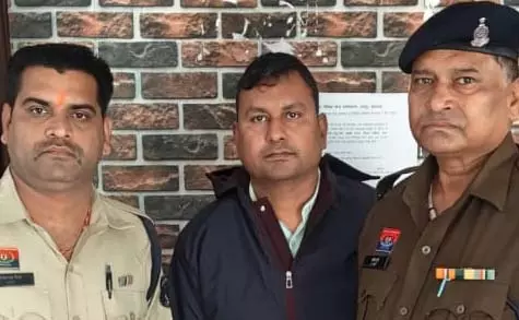 ED से मिला था नोटिस, कारोबारी की शिकायत पर बैंक कर्मचारी गिरफ्तार ED से मिला था नोटिस, कारोबारी की शिकायत पर बैंक कर्मचारी गिरफ्तार