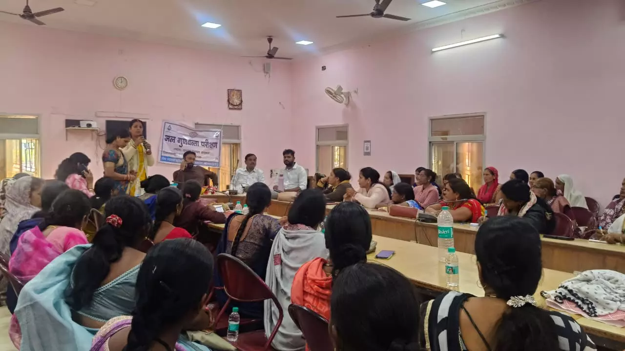 फील्ड टेस्ट किट के माध्यम से जल प्रशिक्षण कार्यक्रम का आयोजन फील्ड टेस्ट किट के माध्यम से जल प्रशिक्षण कार्यक्रम का आयोजन