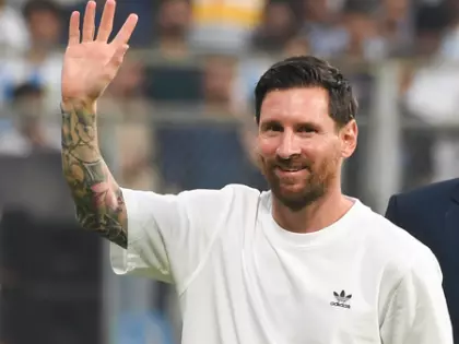 मेस्सी अपने G.O.A.T टूर के आखिरी पड़ाव के लिए दिल्ली पहुंचे मेस्सी अपने G.O.A.T टूर के आखिरी पड़ाव के लिए दिल्ली पहुंचे
